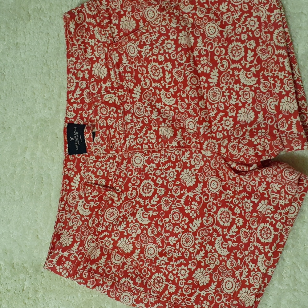 American Eagle size 6 midi shorts
